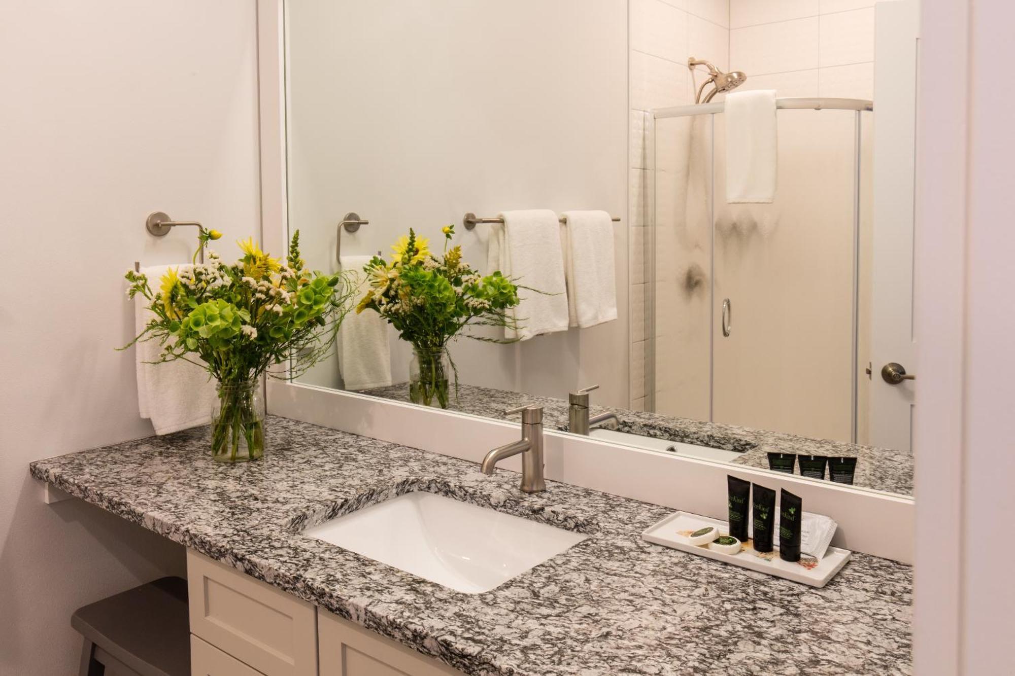 The Web Suites Friday Harbor Extérieur photo